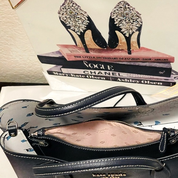 KATE SPADE ♠️ 4pcs TOP HANDLE NAVY TOTE, POUCH, CROSSBODY STRAP, CARD CASE. 💙🤍 - Picture 6 of 16